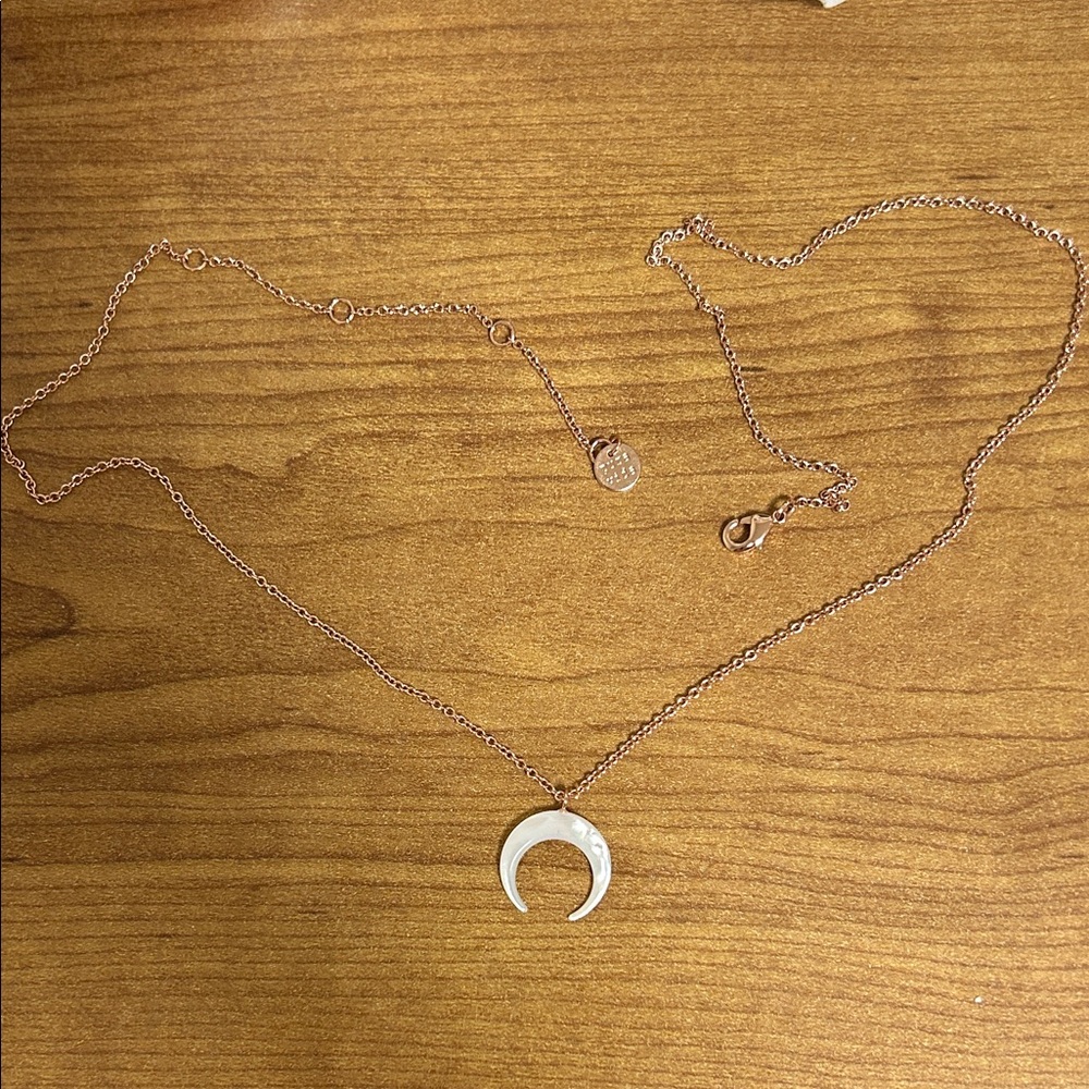 rare! pura vida pearl crescent moon necklace